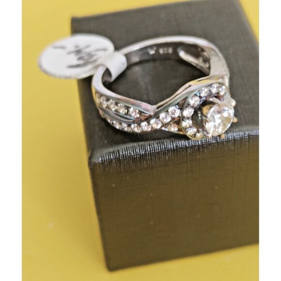 Italian Sterling Silver 925 Women's Size 7 Ring Cubic Zirconia Engagment Cut - Picture 1 of 9